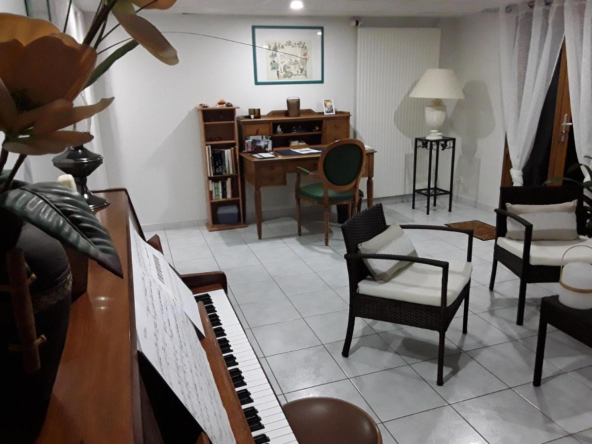Suite Hauteurs De Vichy Creuzier-le-Vieux エクステリア 写真